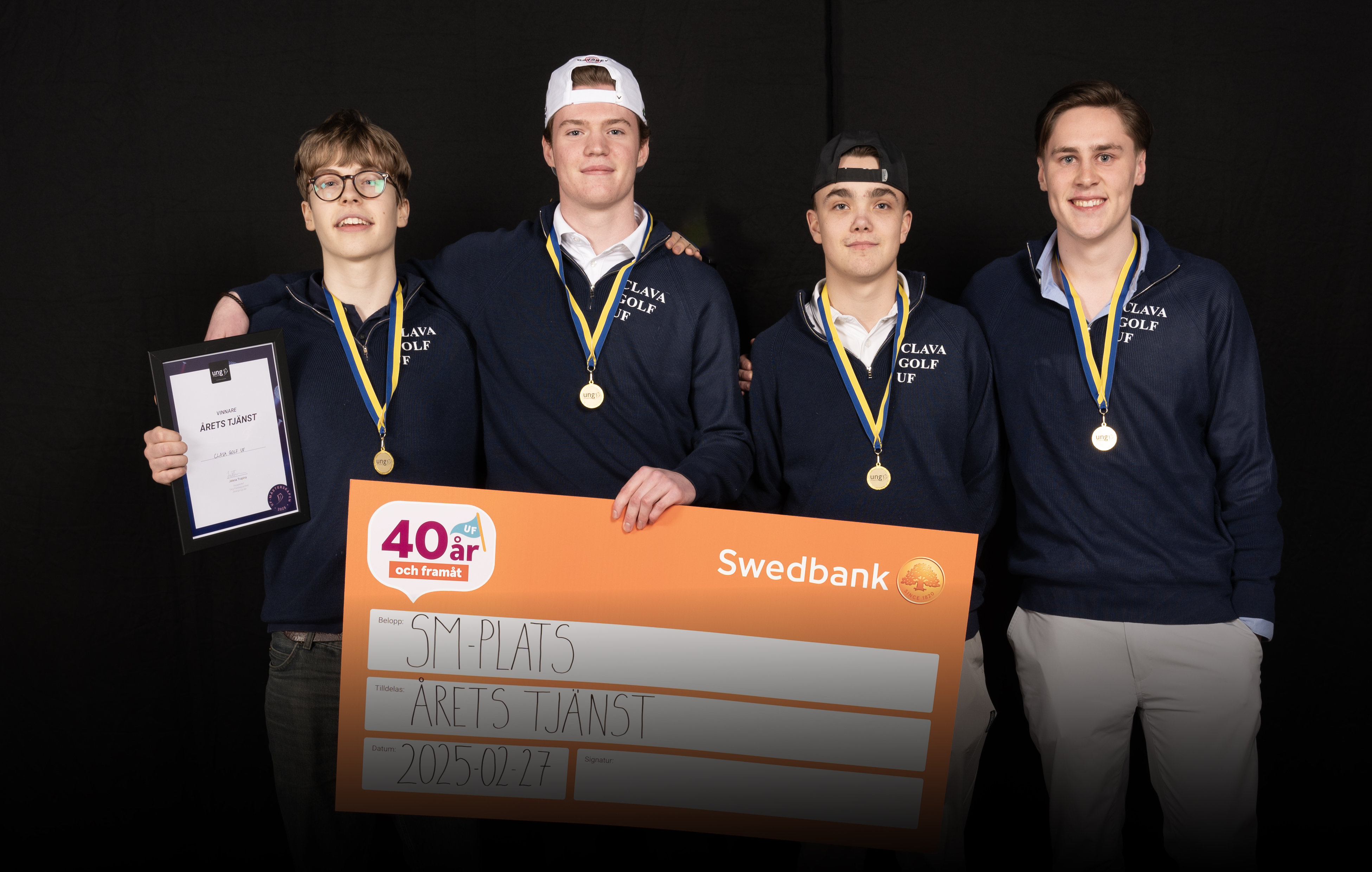 Foto taget av Ung Företagsamhet. Bilden föreställer de elever som vann priset Årets tjänst.